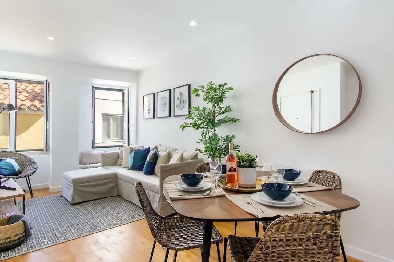 Lovelystay - Traditional Alfama View Lisbon