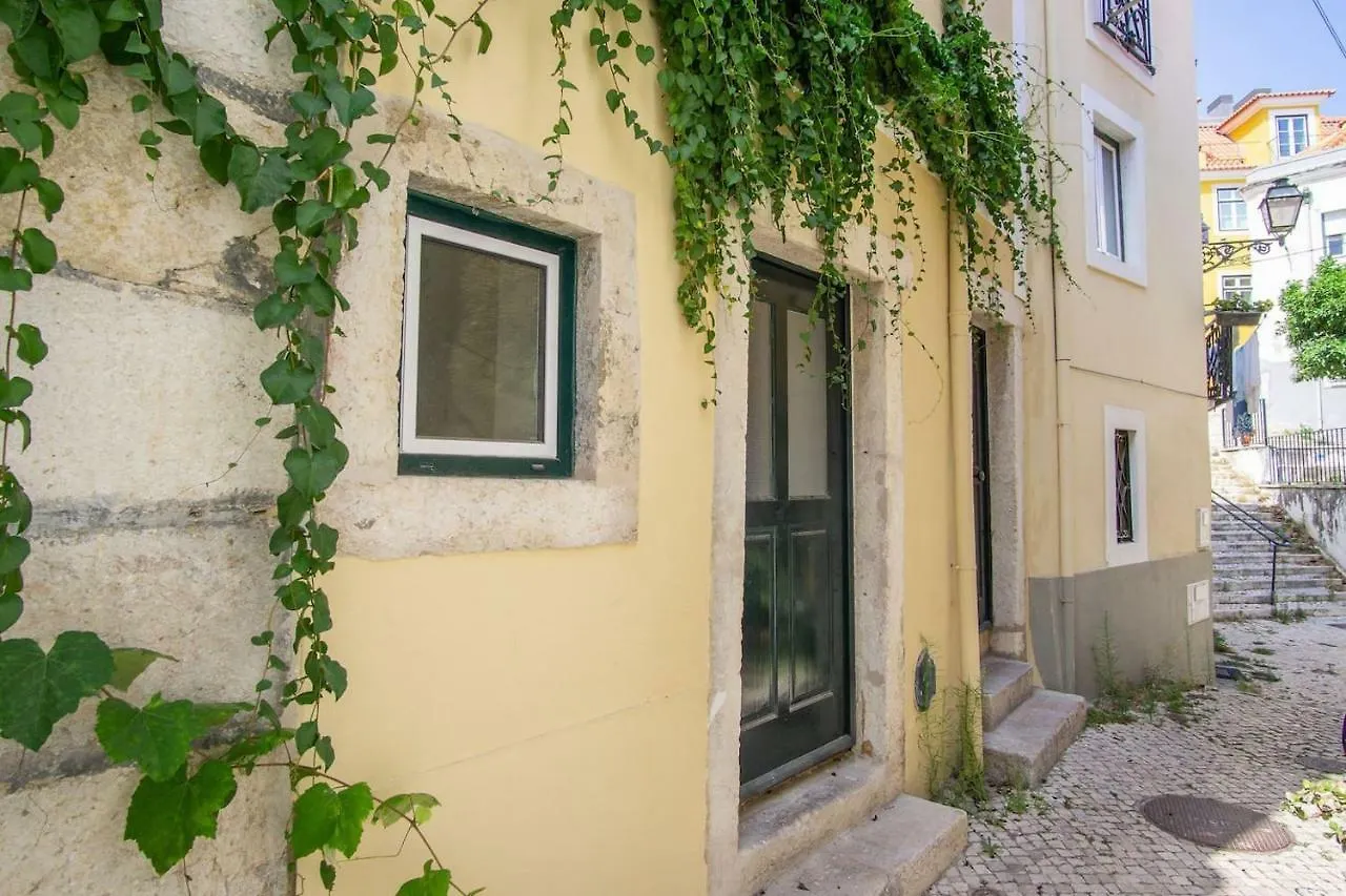 Lovelystay - Traditional Alfama View Lisbon Apartment
