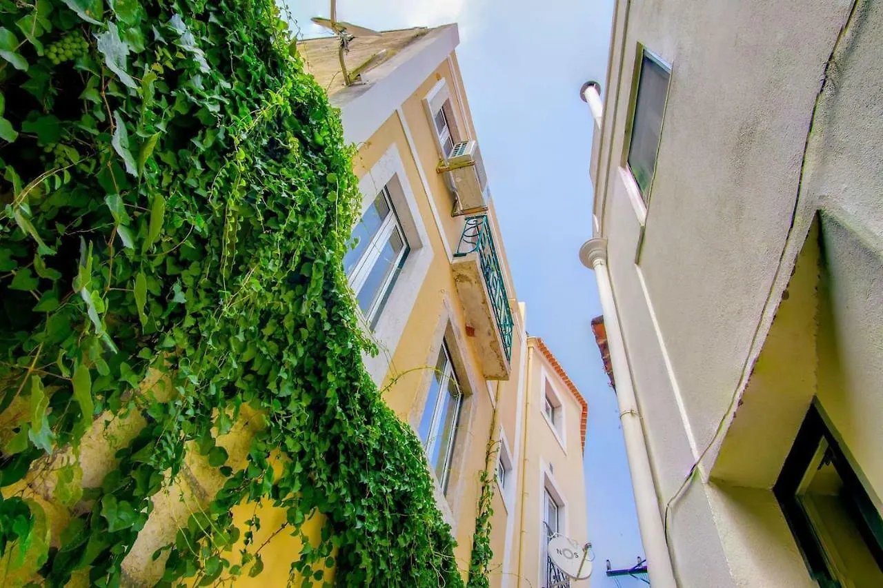 Lovelystay - Traditional Alfama View Lisbon
