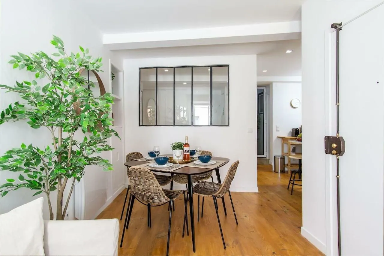 Lovelystay - Traditional Alfama View Lisbon
